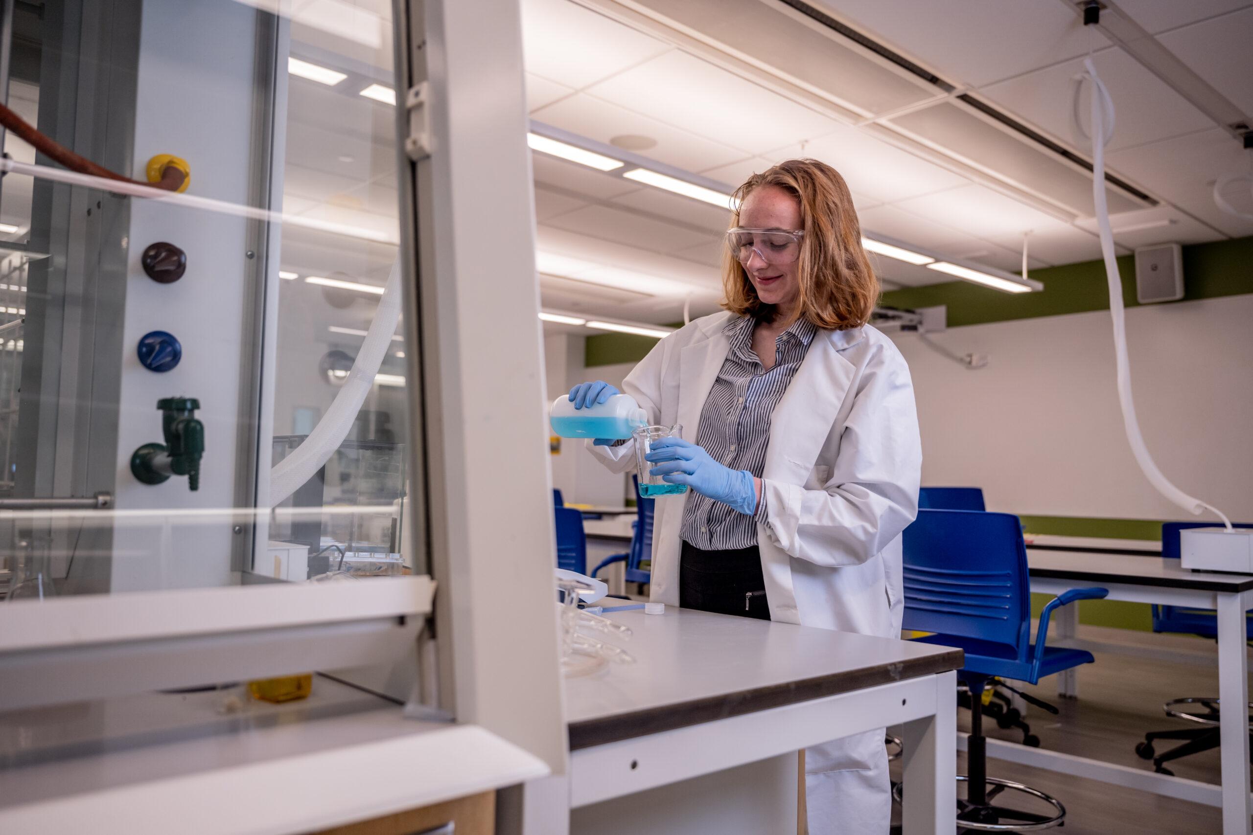 Student in lab at Berea College